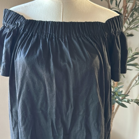 M- French connection off the shoulder dress - Picture 2 of 4